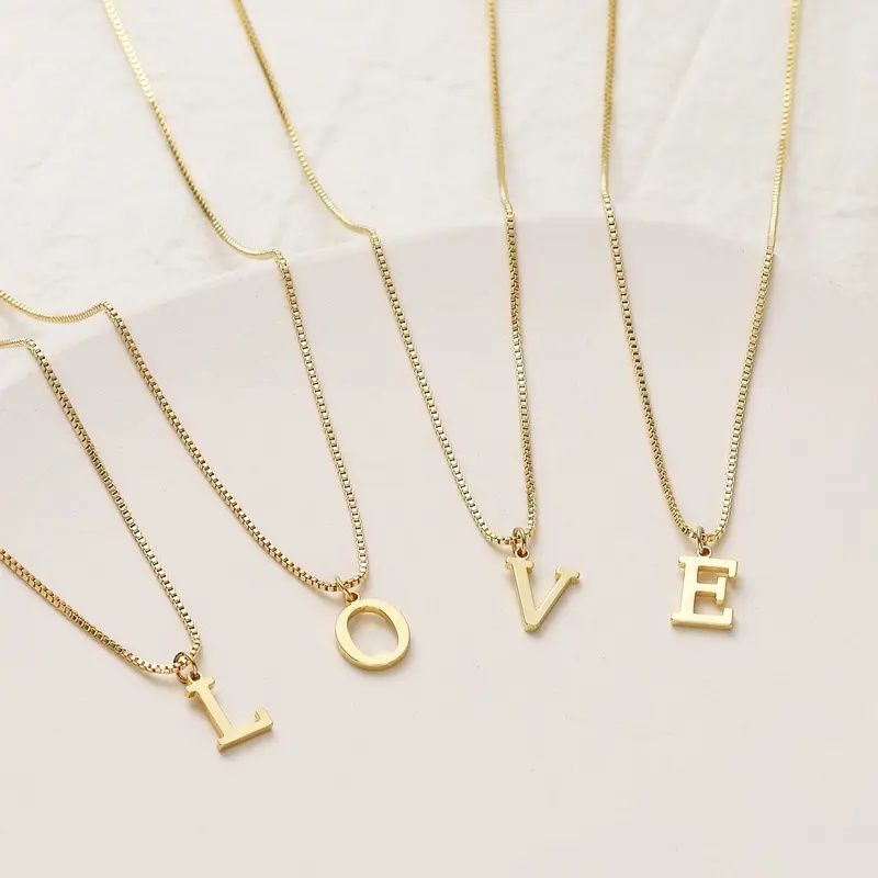 A-Z Initial Necklace Gold Colo - Z Vintage Fashion recension och pris